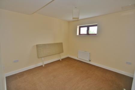 2 bedroom Flat to let in Easter Square, Limes Park, Basingstoke, RG24
