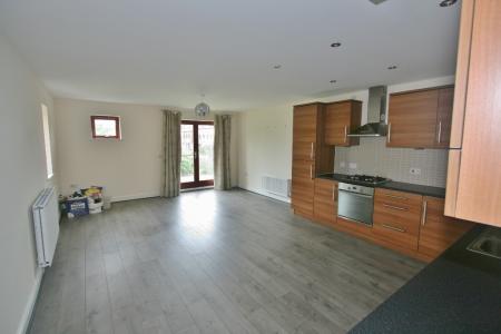 2 bedroom Flat to let in Easter Square, Limes Park, Basingstoke, RG24