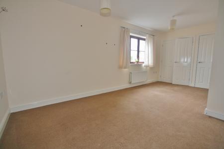2 bedroom Flat to let in Easter Square, Limes Park, Basingstoke, RG24