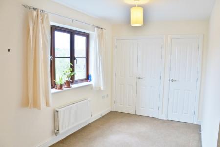 2 bedroom Flat to let in Easter Square, Limes Park, Basingstoke, RG24