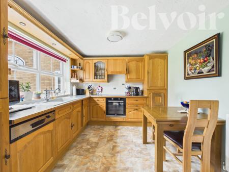 4 bedroom Detached house for sale in Magnus Drive, Basingstoke, RG22