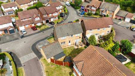 4 bedroom Detached house for sale in Magnus Drive, Basingstoke, RG22