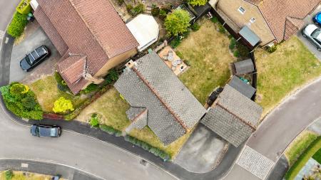 4 bedroom Detached house for sale in Magnus Drive, Basingstoke, RG22