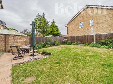 4 bedroom Detached house for sale in Magnus Drive, Basingstoke, RG22