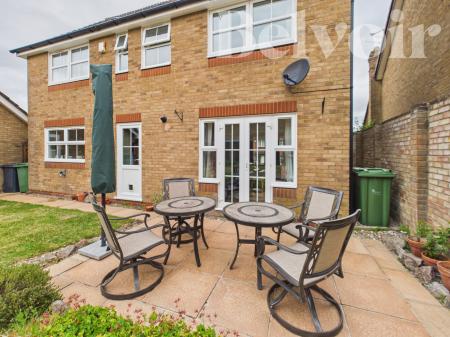 4 bedroom Detached house for sale in Magnus Drive, Basingstoke, RG22