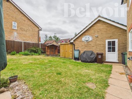 4 bedroom Detached house for sale in Magnus Drive, Basingstoke, RG22