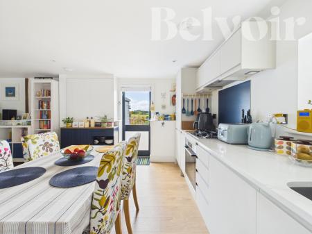 2 bedroom Apartment for sale in Kestrel Court Vyne Road, Sherborne St John, RG24