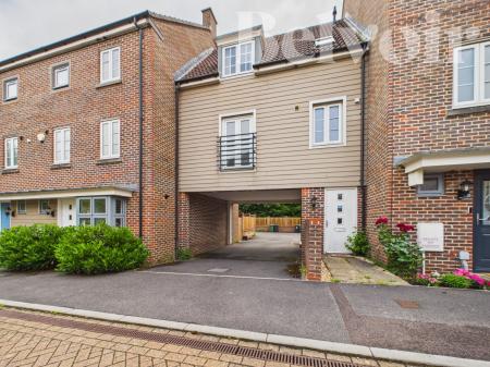 Warner Close, Basingstoke, RG24