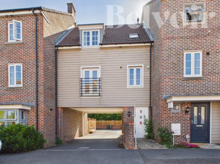 2 bedroom Town house for sale in Warner Close, Marnel Park, Basingstoke, RG24