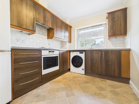 2 bedroom Flat to let in Crown Heights, Alencon Link, Basingstoke, RG21