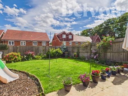 4 bedroom Semi-detached house for sale in Midgham Close, Basingstoke, RG24