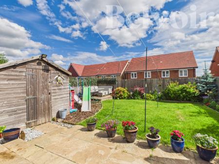 4 bedroom Semi-detached house for sale in Midgham Close, Basingstoke, RG24