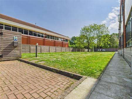 1 bedroom Flat to let in Lime Tree Way, Chineham, Basingstoke, RG24