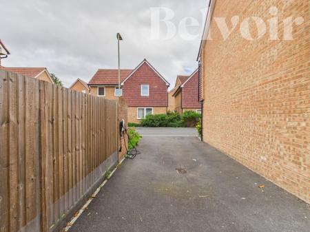 4 bedroom Detached house to let in Rowlands Way, Limes Park, Basingstoke, RG24