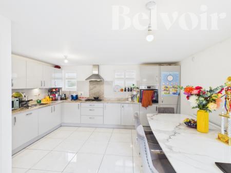 4 bedroom Detached house to let in Rowlands Way, Limes Park, Basingstoke, RG24