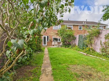 3 bedroom Terraced House for sale in Porter Road, Basingstoke, RG22