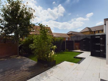 3 bedroom Detached house to let in St Cross Road, Limes Park, Basingstoke, RG24