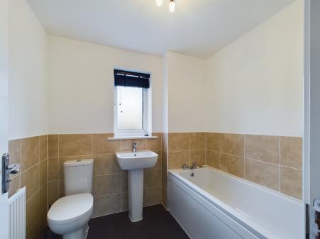 3 bedroom Detached house to let in St Cross Road, Limes Park, Basingstoke, RG24