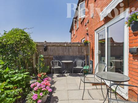 3 bedroom Terraced House for sale in Breadels Field, Basingstoke, RG22