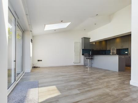 4 bedroom Semi-detached house to let in Grove Road, Black Dam, Basingstoke, RG21