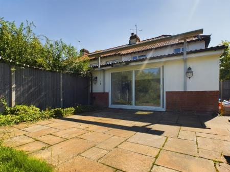 4 bedroom Semi-detached house to let in Grove Road, Black Dam, Basingstoke, RG21