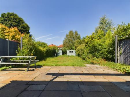 4 bedroom Semi-detached house to let in Grove Road, Black Dam, Basingstoke, RG21