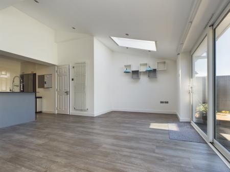 4 bedroom Semi-detached house to let in Grove Road, Black Dam, Basingstoke, RG21