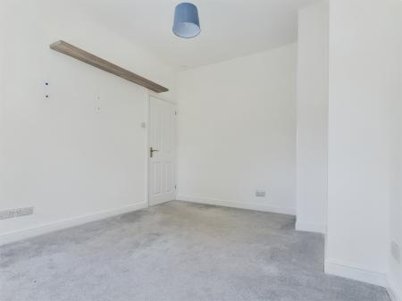 4 bedroom Semi-detached house to let in Grove Road, Black Dam, Basingstoke, RG21