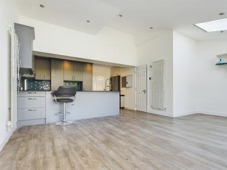4 bedroom Semi-detached house to let in Grove Road, Black Dam, Basingstoke, RG21