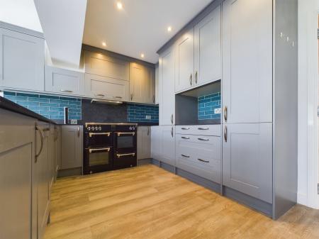 4 bedroom Semi-detached house to let in Grove Road, Black Dam, Basingstoke, RG21