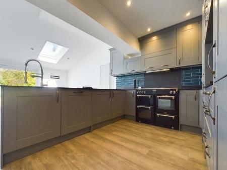 4 bedroom Semi-detached house to let in Grove Road, Black Dam, Basingstoke, RG21