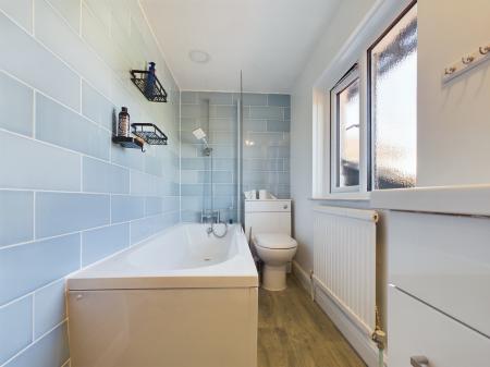 4 bedroom Semi-detached house to let in Grove Road, Black Dam, Basingstoke, RG21