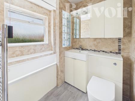 3 bedroom Terraced House for sale in Auklet Close, Kempshott, Basingstoke, RG22