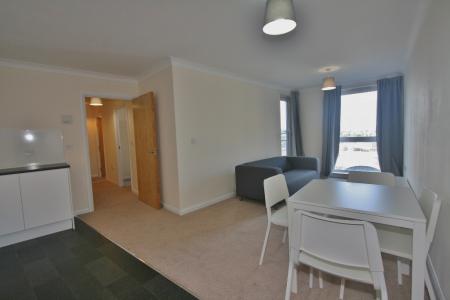 2 bedroom Flat to let in Crown Heights, Alencon Link, Basingstoke, RG21