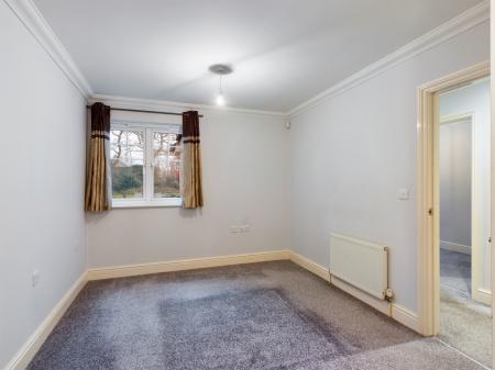 2 bedroom Flat to let in Reading Road, Chineham, Basingstoke, RG24