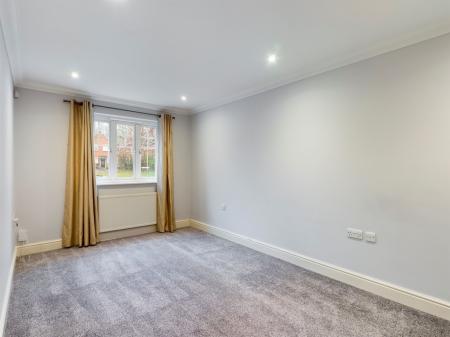 2 bedroom Flat to let in Reading Road, Chineham, Basingstoke, RG24