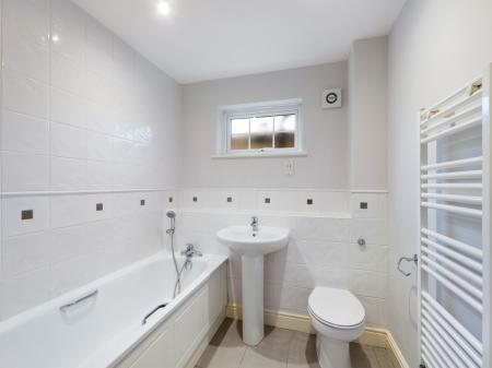2 bedroom Flat to let in Reading Road, Chineham, Basingstoke, RG24