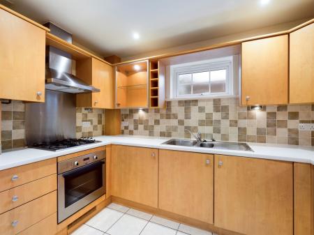 2 bedroom Flat to let in Reading Road, Chineham, Basingstoke, RG24