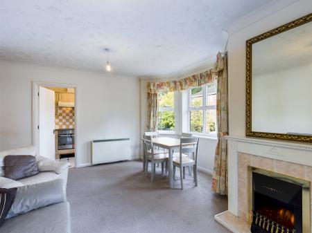 2 bedroom Flat to let in Regent Court, Norn Hill, Basingstoke, RG21