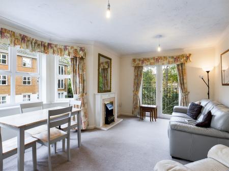 2 bedroom Flat to let in Regent Court, Norn Hill, Basingstoke, RG21