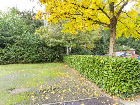 2 bedroom Flat to let in Regent Court, Norn Hill, Basingstoke, RG21