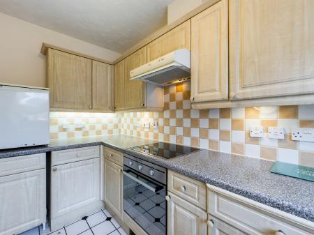 2 bedroom Flat to let in Regent Court, Norn Hill, Basingstoke, RG21