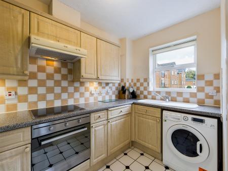 2 bedroom Flat to let in Regent Court, Norn Hill, Basingstoke, RG21