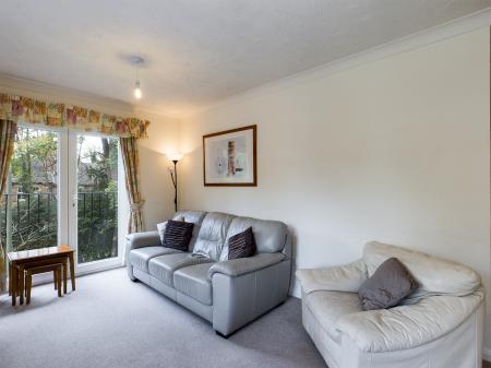 2 bedroom Flat to let in Regent Court, Norn Hill, Basingstoke, RG21