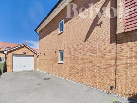 4 bedroom Detached house for sale in Worldham Gardens, Basingstoke, RG24