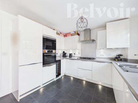 4 bedroom Detached house for sale in Worldham Gardens, Basingstoke, RG24