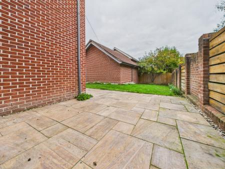 5 bedroom Detached house to let in Mailing Way, Limes Park, Basingstoke, RG24