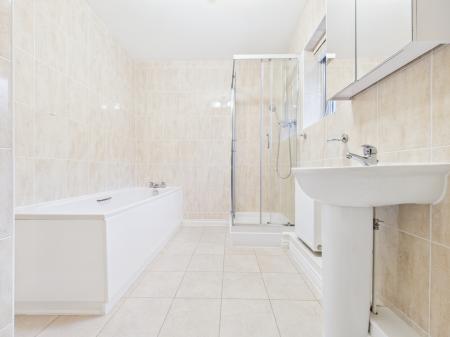 5 bedroom Detached house to let in Mailing Way, Limes Park, Basingstoke, RG24