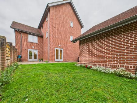5 bedroom Detached house to let in Mailing Way, Limes Park, Basingstoke, RG24