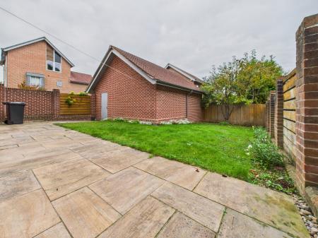 5 bedroom Detached house to let in Mailing Way, Limes Park, Basingstoke, RG24